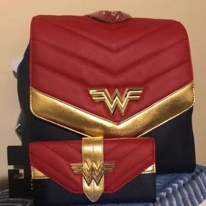 DC Comic Wonder Woman bag with matching wallet